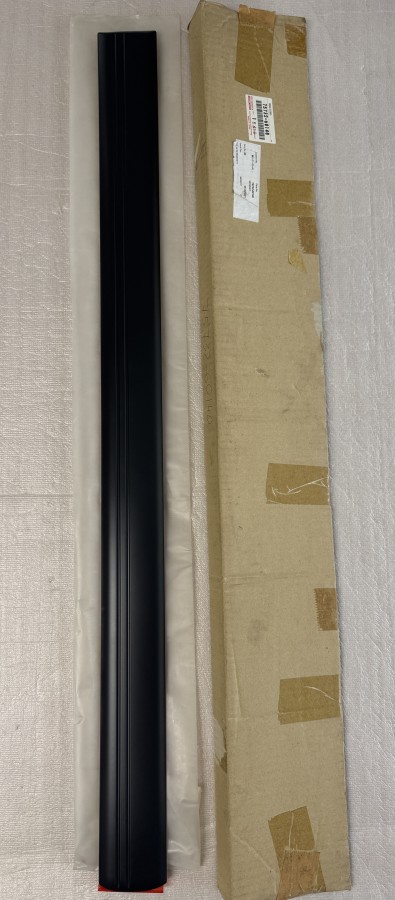 Молдинг передней левой двери Toyota LAND CRUISER 100 7573260140