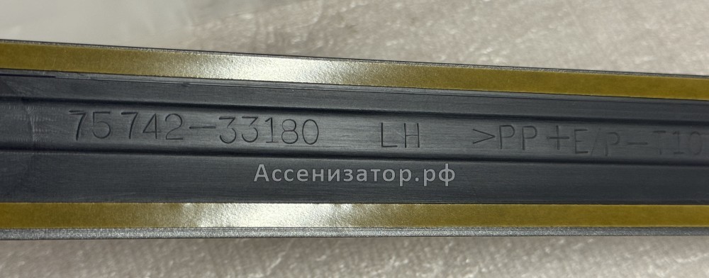 Молдинг задней левой двери TOYOTA CAMRY V30 7574233180E0